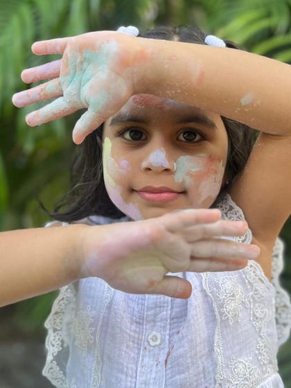 (Duplicate of 63) Framing her face with colourful hands. My natural Holi powders let you celebrate the festival of colours with complete peace of mind.