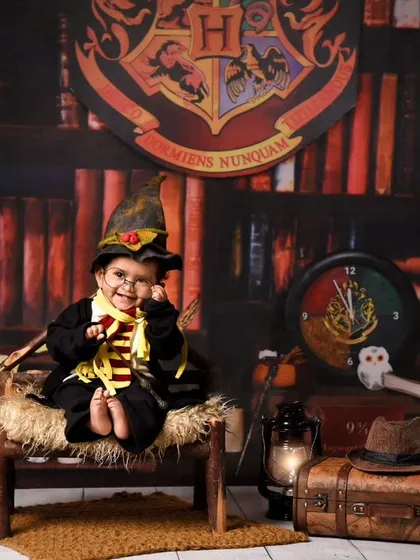 A full view of my detailed Harry Potter setup, featuring the Hogwarts crest, a vintage trunk, and magical props. I've designed this set to be immersive and fun for your baby's photoshoot.