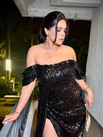 A full-length shot showing the complete party look. The makeup is dramatic and perfectly suited for a night out.