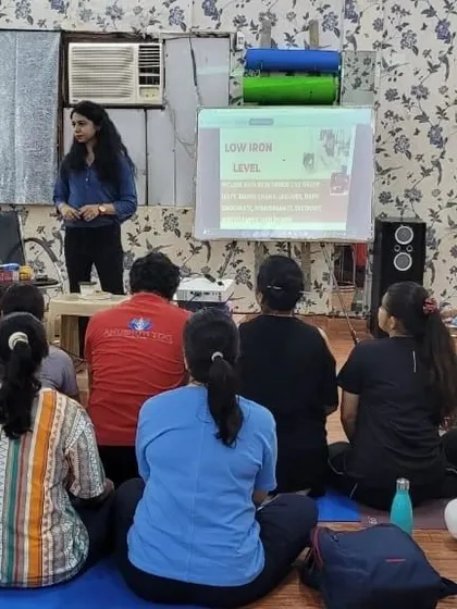 A focused session with yoga trainers on the topic of 'Diet in Pregnancy'. Here, I'm explaining the importance of iron and how to address deficiencies through diet.