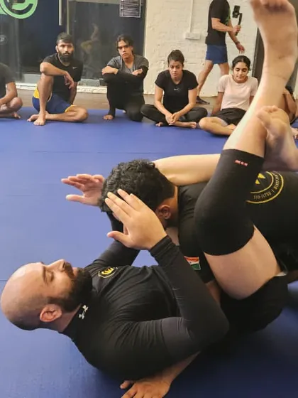 Here I am breaking down a triangle choke setup during one of our in-house Jiu-Jitsu workshops. These sessions are all about getting into the nitty-gritty details, focusing on the concepts behind the moves so you understand the 'why' and not just the 'how'.