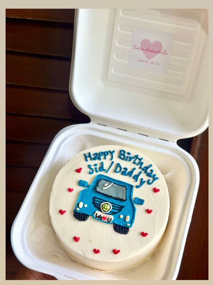 This custom car bento cake is ready to go in its lunchbox. It’s a perfect personal gift for a dad or any car enthusiast in your life.