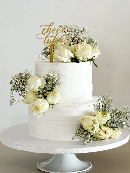 Less is always more. This stunning two-tier engagement cake proves that a simple design with fresh white roses can make the biggest statement.