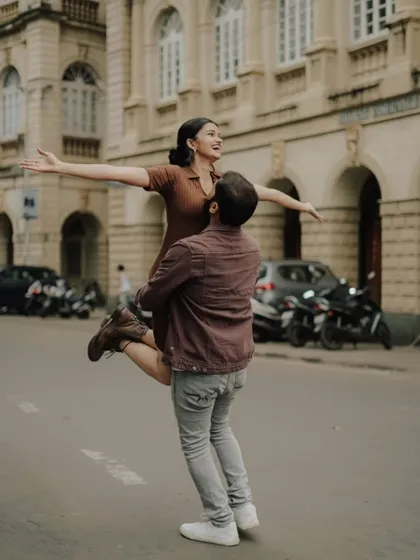 Let's capture the joy of your love in the heart of the city. This dynamic shot of Pragati and Swapnil on a Mumbai street is full of life and happiness, a perfect memory of their urban love story.