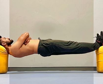 Another angle of the full-body static hold. Every muscle is engaged to keep the body perfectly straight and suspended.