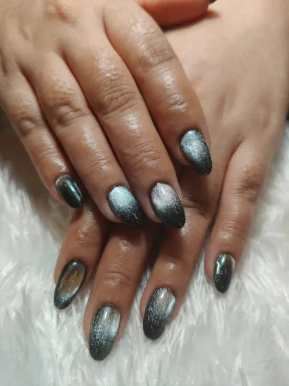 Another view of the black and silver cat-eye ombre, showing how the design looks from a different angle.