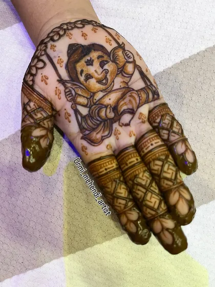 This festive Ganesha portrait on the palm is a popular request for special occasions. I focus on capturing the joyful expression and details, complemented by geometric patterns on the fingers.