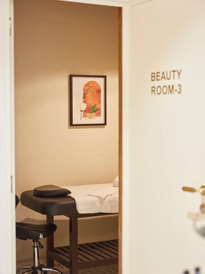 Chic Retail & Salon Spaces photo 5