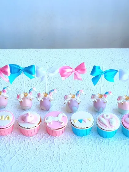 A look at the matching carnival-themed cupcakes, decorated with fondant bows and other circus elements.