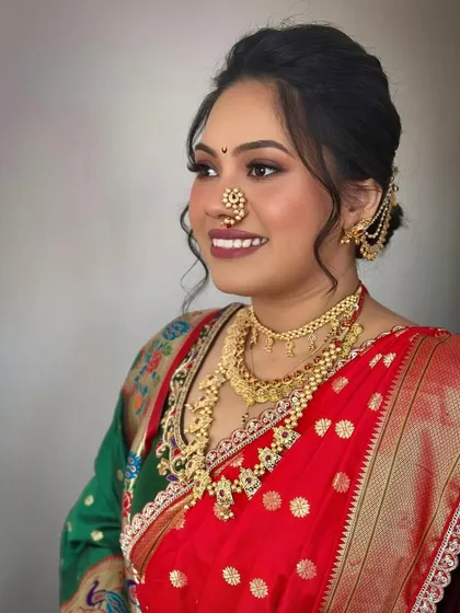 Another beautiful angle of my Marathi bride. Her smile and glowing skin are the highlights of this traditional and graceful look.