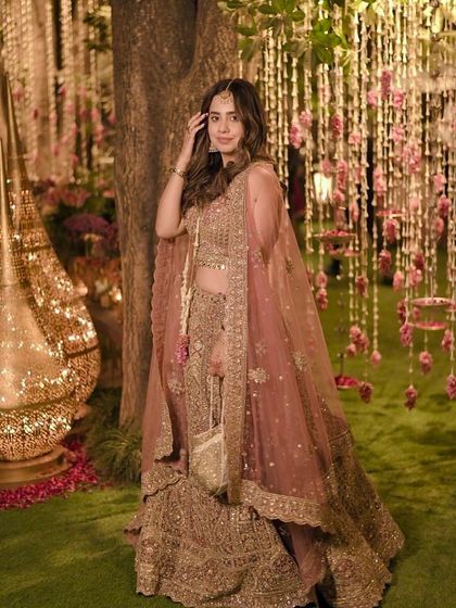 A stunning guest in a beautiful setting, with makeup that complements the magical ambiance.