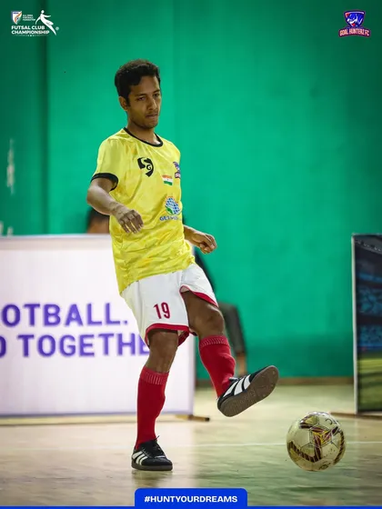 A player getting his touch right during the pre-final warmup. Every detail matters.