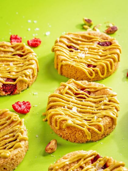 She’s nutty, she’s fruity, she’s the moment. Meet our Pistachio Raspberry Cookie, with velvety pistachio crème, tangy raspberries, and our signature sea salt.
