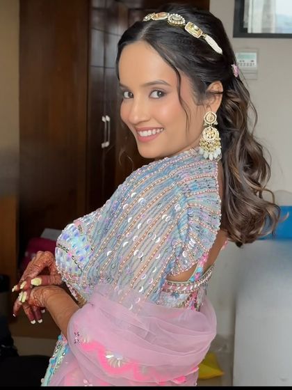 A beautiful shot of Shivi's happy smile. Her Haldi makeup was all about looking fresh, radiant, and effortlessly beautiful.