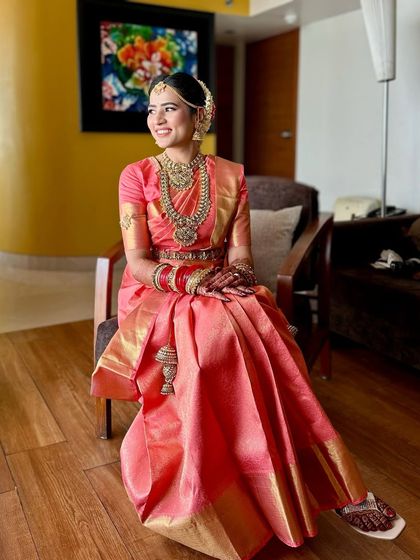 The epitome of South Indian grace. This bride's soft peach saree and classic temple jewellery were the inspiration for her clean, minimal makeup look, creating a radiant and timeless aesthetic.