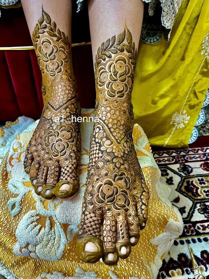 An elegant floral foot design that covers the top of the foot and toes, perfect for wearing with open-toed shoes.