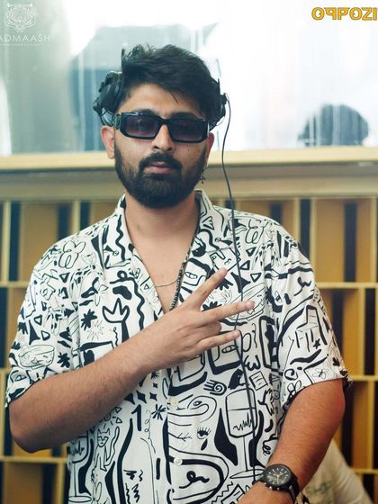 A cool, calm, and collected look from a Saturday night at Badmaash.