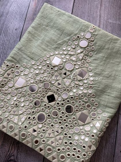 A straight-on view of the palazzo's mirrorwork pattern.