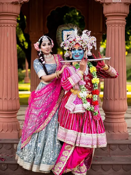A classic pose of Radha and Krishna. The makeup for Krishna involves full-body paint and intricate details, an advanced technique taught in our fantasy makeup module.