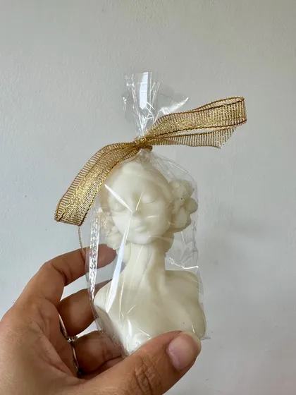 The elegant lady soy candle, a popular choice for sophisticated gifting like weddings and bridesmaid hampers.