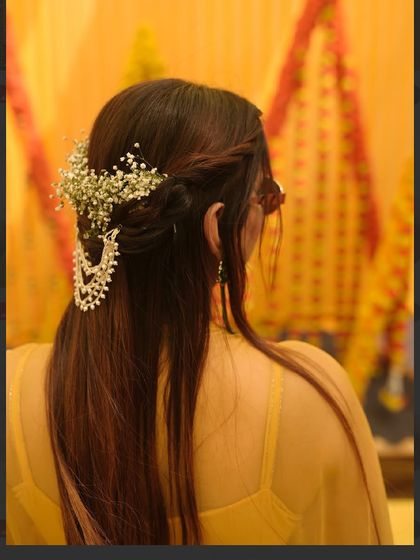 Vibrant Haldi & Mehendi Looks photo 17