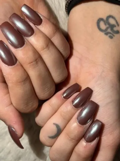 A simple, elegant set of coffin-shaped nails in a pearly brown.