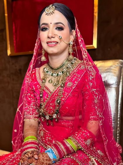 Another beautiful portrait of this bride, looking timeless and elegant.