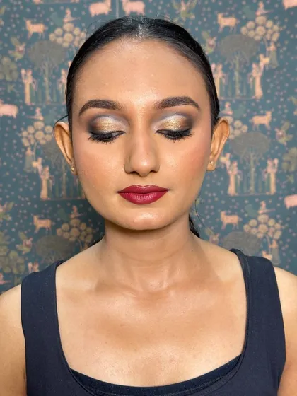Golden hour vibes with a smokey twist. This look features a pop of gold on the lid, blended into a dark crease, and paired with a bold red lip for a glamorous finish.