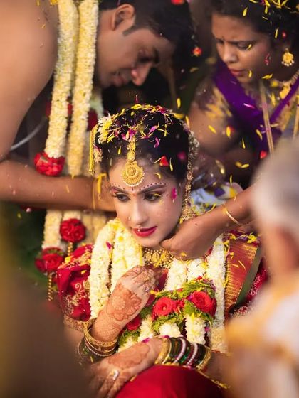 A duplicate of 253, focusing on the bride during the sacred tying of the Mangalsutra.