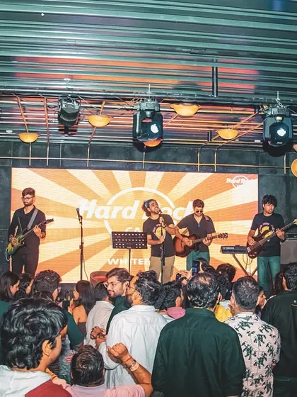 Maa, we made it to Hard Rock Cafe! This was a dream come true for us, bringing our interactive Bollywood jamming session to such an iconic stage.