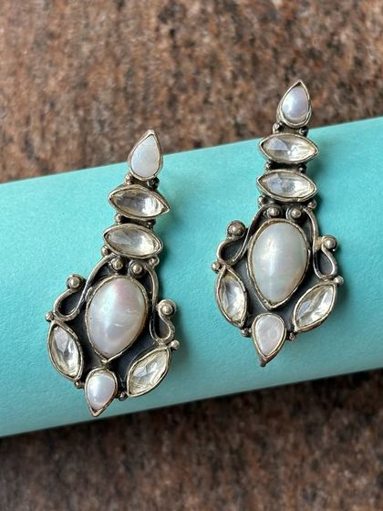 The most dreamy pearl earrings. This pair is crafted from 925 silver and features a large baroque pearl surrounded by smaller clear stones.