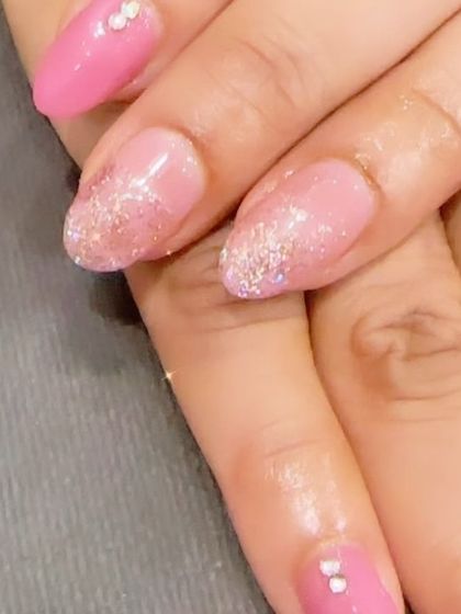 A pretty pink set with a glitter fade and small rhinestone accents.