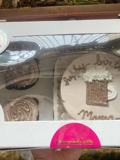 Here’s how our bento and cupcake combos are packaged. The clear window gives a sneak peek of the goodies inside, like this "Happy Birthday Mama" beer-themed set.