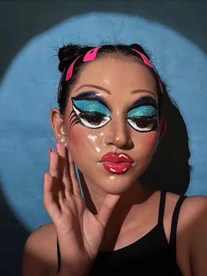 Using lighting to enhance the makeup, this shot shows the three-dimensional effect of the highlights and shadows.