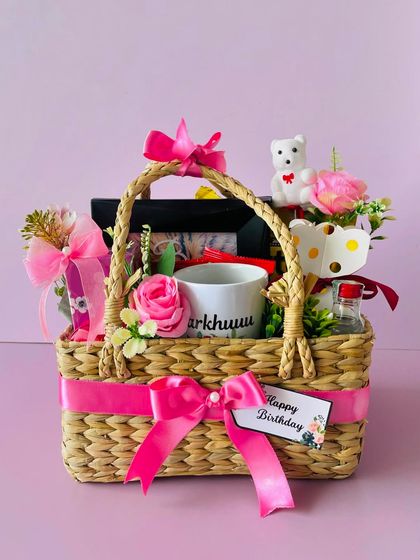 A still image of the personalized birthday basket, showing the "Happy Birthday" tag and the lovely pink theme.