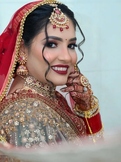 The joy of a bride on her special day is everything. I created this radiant and timeless look for a beautiful Sikh bride, ensuring her makeup was picture-perfect and lasted through all the smiles and celebrations.