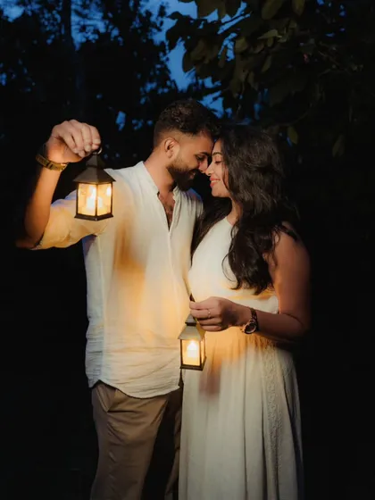 A magical night illuminated by lanterns. This romantic, playful shot of Treesa and Justin creates a fairytale atmosphere, perfect for a pre-wedding photoshoot that feels both intimate and enchanting.