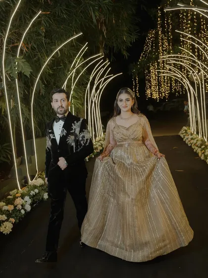 The couple makes a grand entrance through a modern, illuminated tunnel. This creates a dramatic and highly photogenic moment.