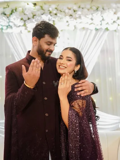 Happy brides are the prettiest! Vaishnavi was glowing during her engagement celebrations. We opted for a soft, romantic makeup look that highlighted her happiness and natural beauty.