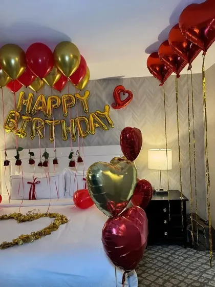 A detail shot of the heart-shaped foil balloons and the 'Happy Birthday' sign.