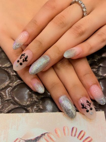 A cute and festive design perfect for the holidays. This set features silver glitter ombre nails with accent nails showing hand-painted reindeer faces.