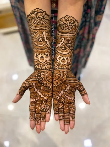A full-coverage sider mehendi design. The intricate patterns and beautiful composition make it a stunning choice for any member of the bride tribe.