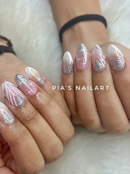 A chic and modern bridal look. This set combines a soft ombre with silver glitter and clean, geometric white line work for a sophisticated finish.