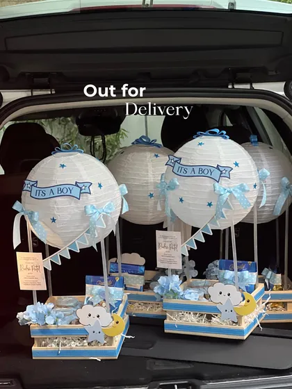 The fleet is ready for delivery! A car full of hot air balloon announcement hampers, ready to be sent out to share the wonderful news.