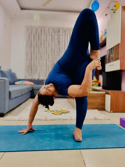 Mastering the super soldier pose after a session of pure perfection. This advanced standing balance requires an incredible amount of flexibility and focus, and she has nailed it.