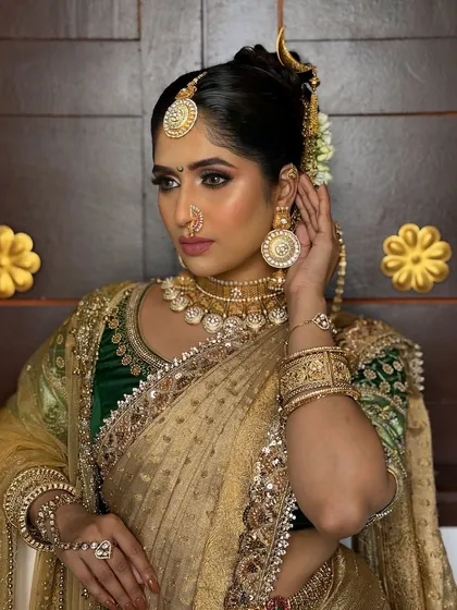 A full look at a Maharashtrian bride, showcasing a traditional choker, coin necklace, and nath. The gold-finish jewellery is perfect for this classic bridal style.
