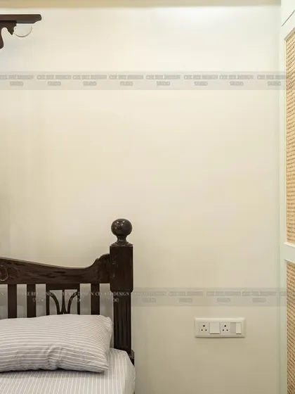 Another angle of the restored bed from image 192.