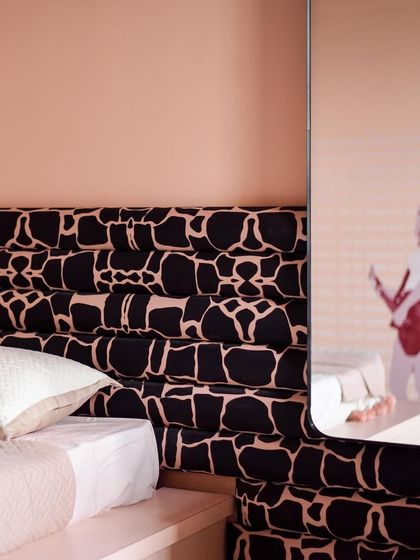 Cedar Abode: Minimalist Forms with Playful Details photo 7