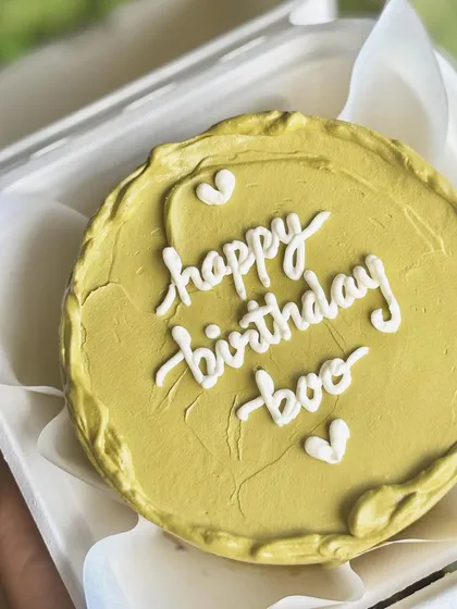Subtle, chic, and oh-so-luxurious. A minimalist olive green bento cake with "happy birthday boo" written in elegant script.