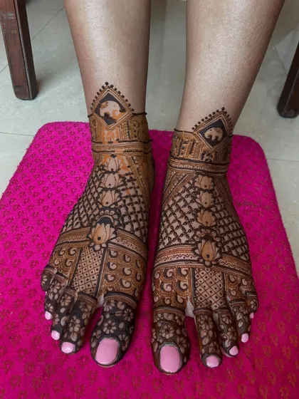 A beautiful and symmetrical design for the feet, featuring elephants, lotuses, and intricate grid work.